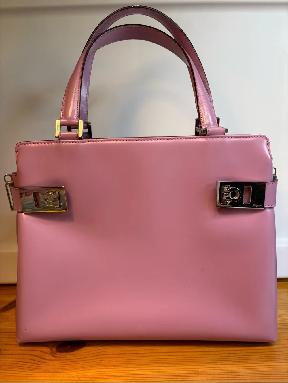 FERRAGAMO VINTAGE Y2K Women's Pink/Lavender Leather Top-Handle Handbag w/ strap